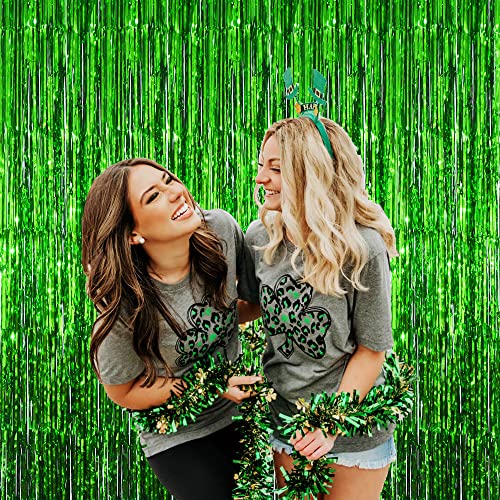 GOER 3.2 ft x 9.8 ft Metallic Tinsel Foil Fringe Curtains Party Photo Backdrop Party Streamers for St. Patrick's Day,Birthday,Graduation,New Year Eve Decorations Christmas Decor (Green,1 Pack) - color: Green, size: 1 Pack